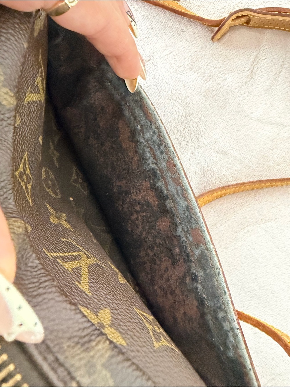Louis Vuitton Monogram Crossbody in Brown with Tan Trim - Picture 11 of 11